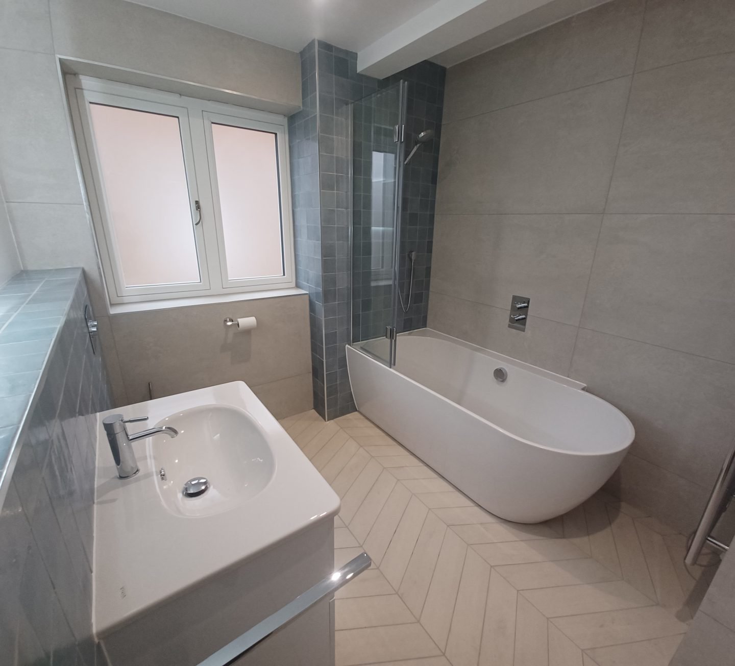 A fitted bathroom by Gilbert O'Neill